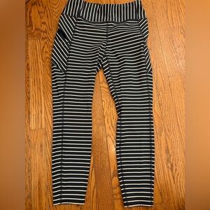 ATHLETA BLACK & WHITE STRIPED LEGGINGS 🖤🤍